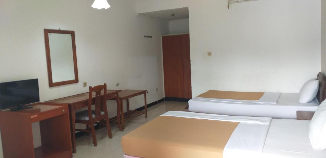 Intan Hotel بورواكارتا المظهر الخارجي الصورة