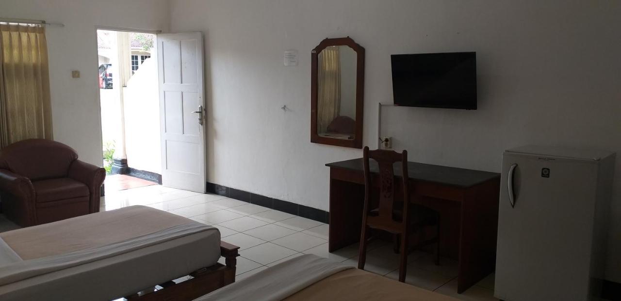 Intan Hotel بورواكارتا المظهر الخارجي الصورة