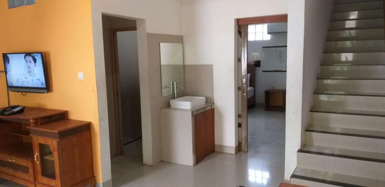 Intan Hotel بورواكارتا المظهر الخارجي الصورة