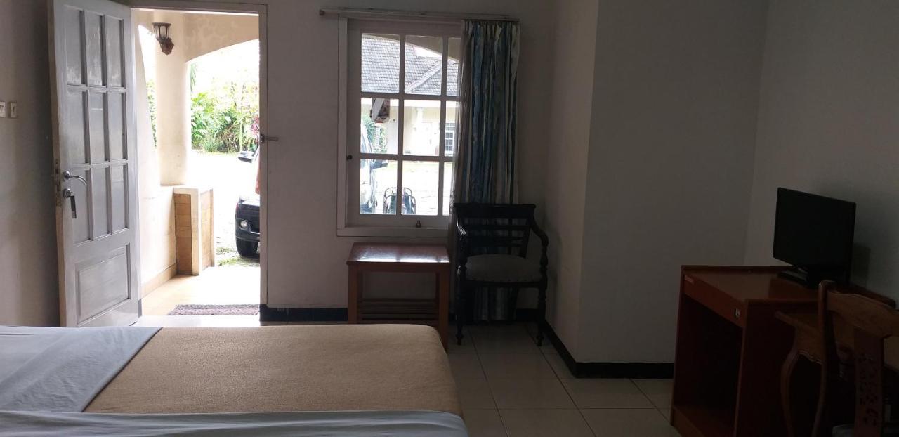 Intan Hotel بورواكارتا المظهر الخارجي الصورة