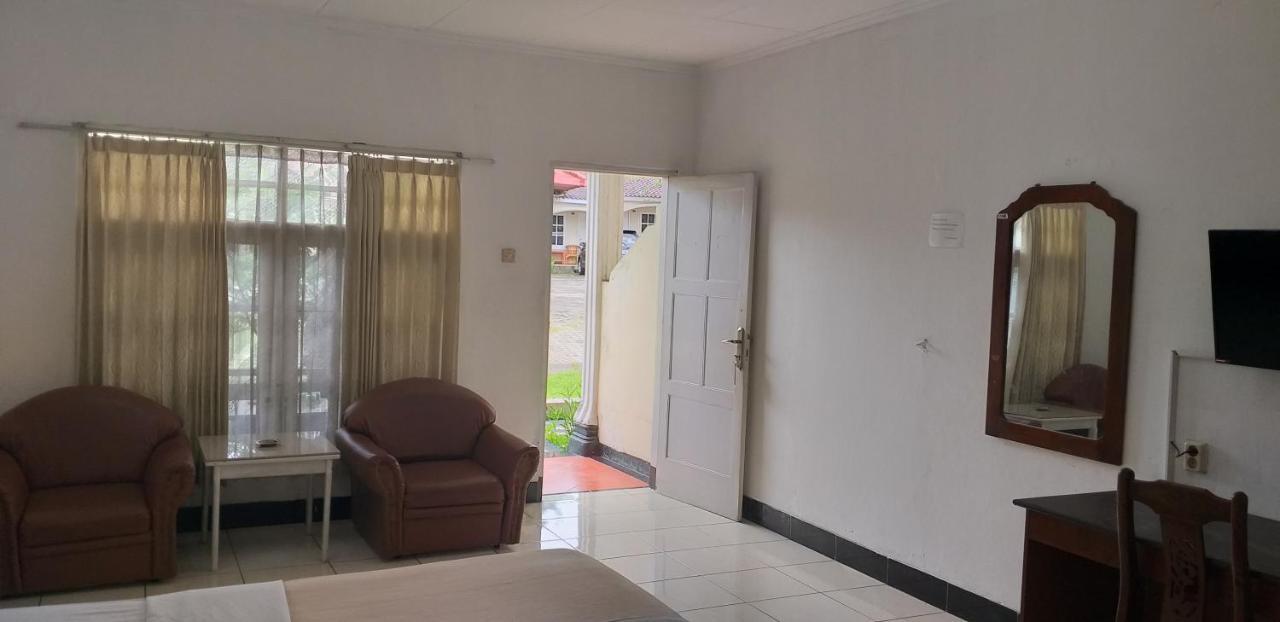 Intan Hotel بورواكارتا المظهر الخارجي الصورة