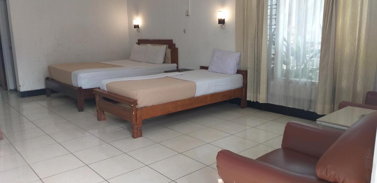 Intan Hotel بورواكارتا المظهر الخارجي الصورة