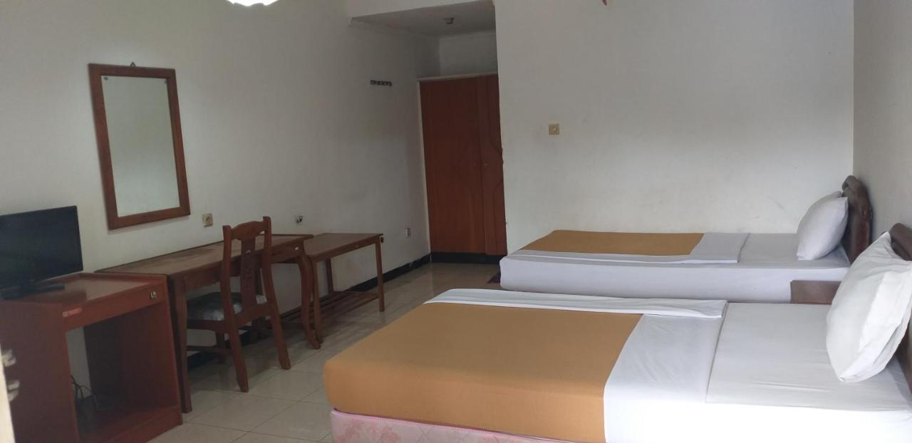 Intan Hotel بورواكارتا المظهر الخارجي الصورة