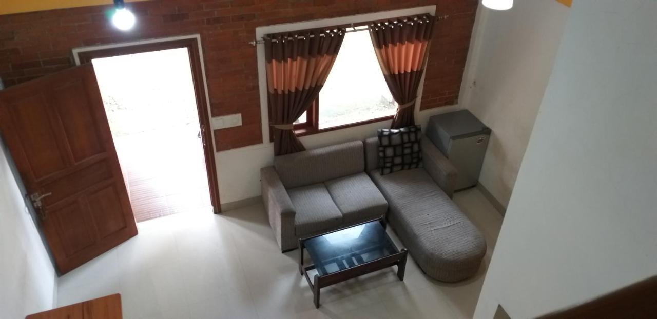 Intan Hotel بورواكارتا المظهر الخارجي الصورة