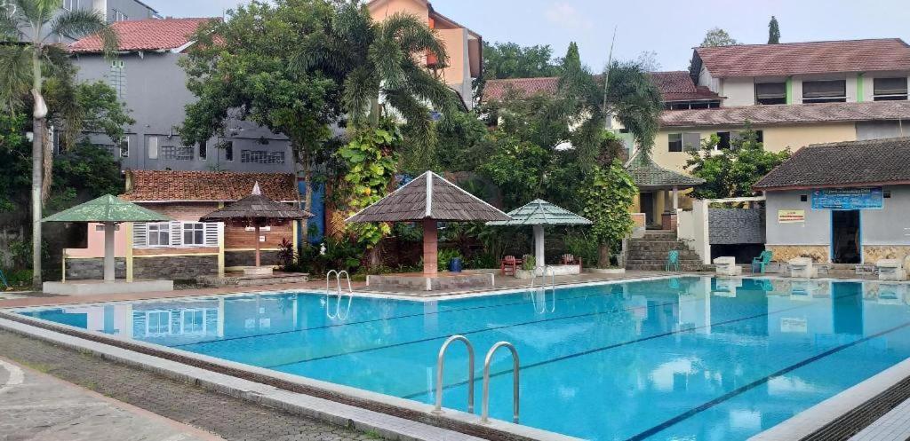 Intan Hotel بورواكارتا المظهر الخارجي الصورة