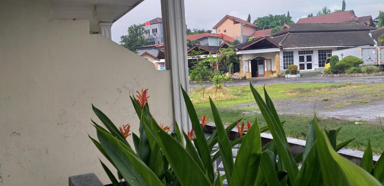 Intan Hotel بورواكارتا المظهر الخارجي الصورة